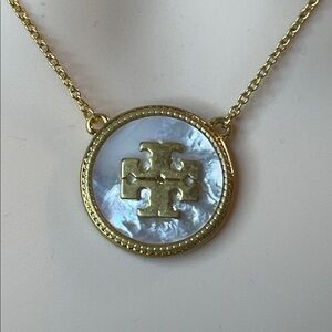 Tory Burch NWT Mother Of Pearl GoldTone Necklace 18-20”